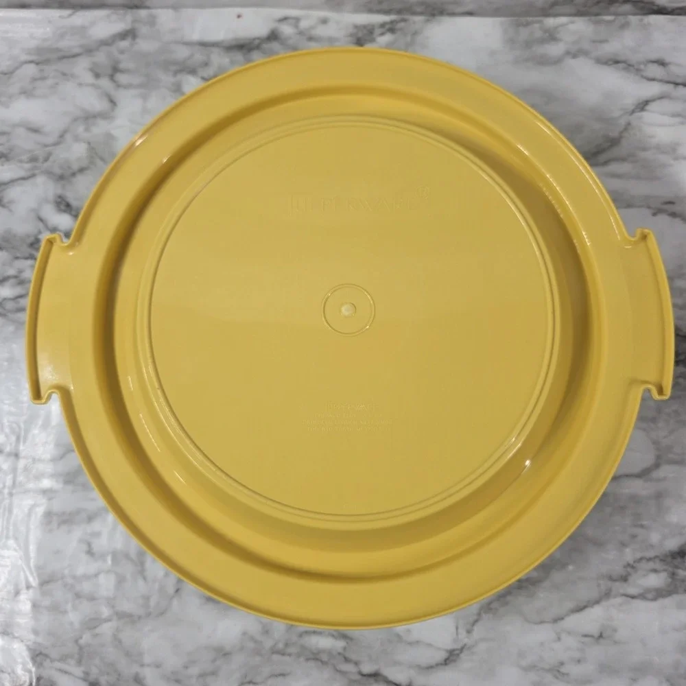 VTG Tupperware Round Pie Cake Carrier 10